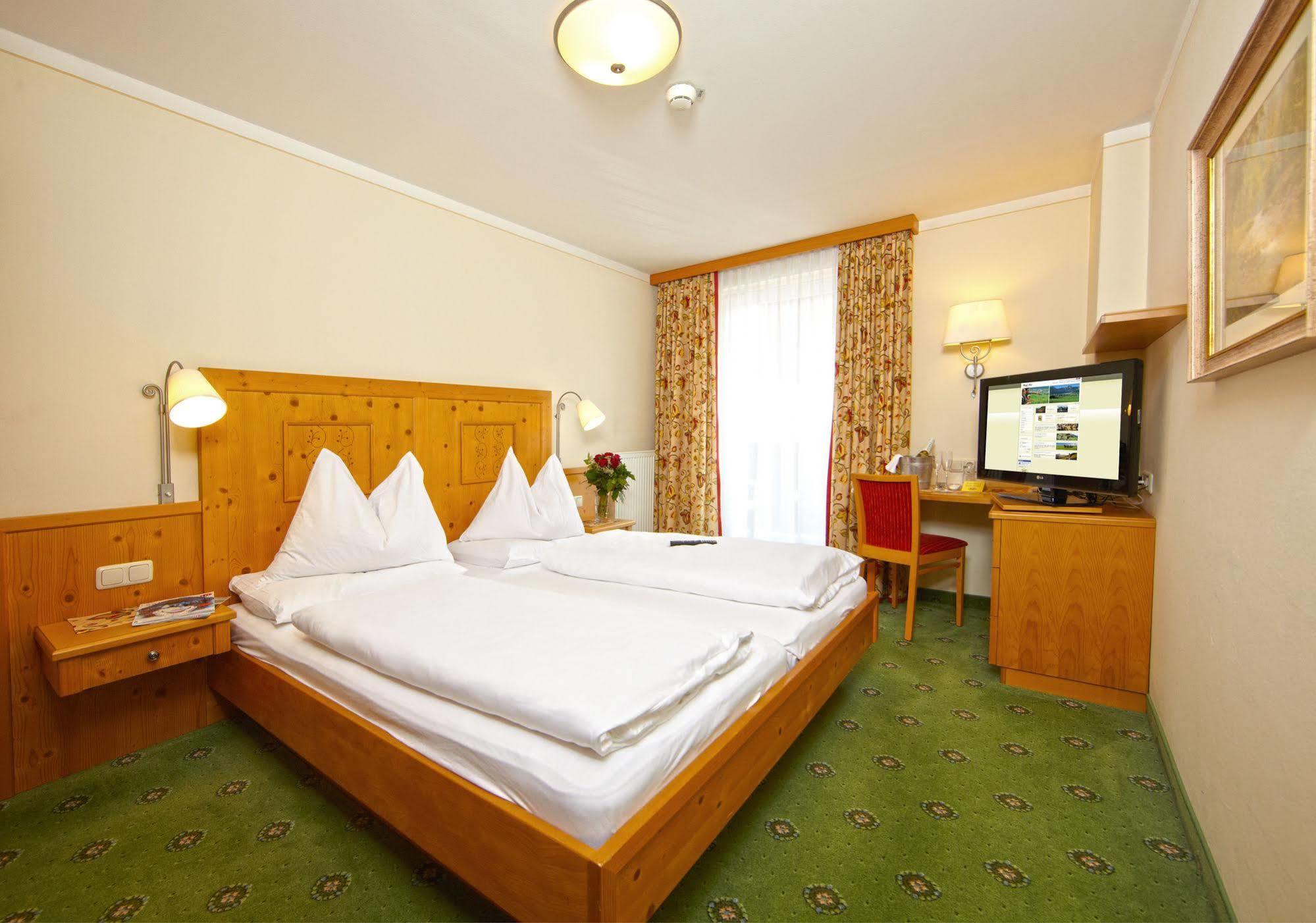 Hotel Post Abtenau Eksteriør billede